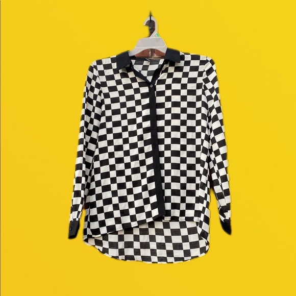 Forever 21 Tops - Checkered Forever 21 Button Down Blouse